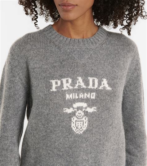 prada pullover damen grau|Pullover aus Wolle und Kaschmir in Grau .